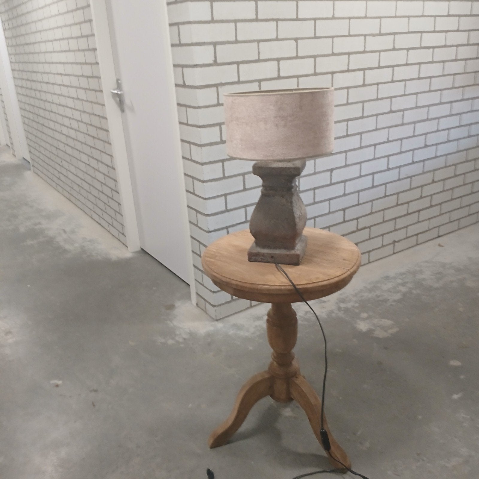 Twee stuks schemerlampen met een mooie kap kleur kapjes is b, Huis en Inrichting, Lampen | Lampenkappen, Ophalen, Zo goed als nieuw