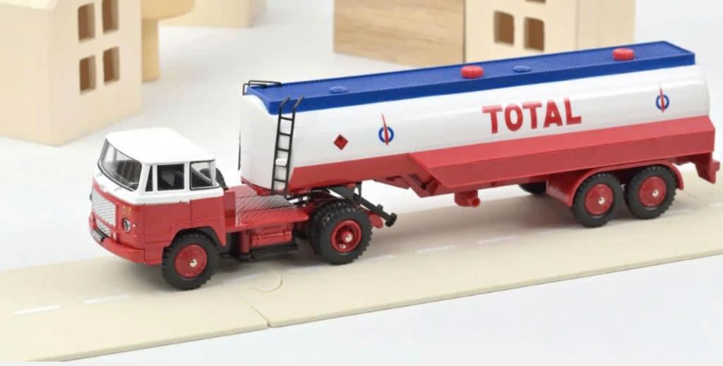 Unic Tankwagen Total + licht 1:43 NOREV / DINKY ref. CL5512, Hobby en Vrije tijd, Modelauto's | 1:43, Verzenden, Nieuw, Bus of Vrachtwagen