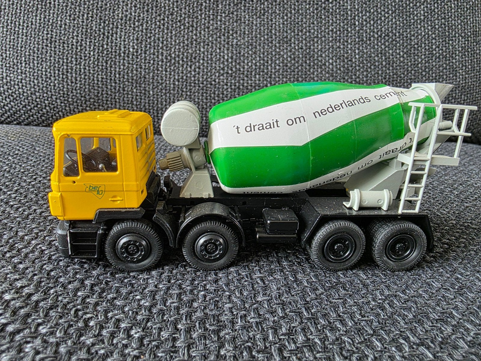 MAN Nederlandse cement betonwagen, Hobby en Vrije tijd, Modelauto's | 1:50, Ophalen of Verzenden, Zo goed als nieuw, Bus of Vrachtwagen