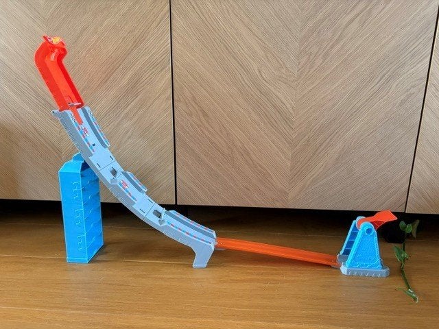 Aangeboden: Hotwheels baan met 6 auto's, Racebaan, Ophalen of Verzenden, Zo goed als nieuw, Hot Wheels