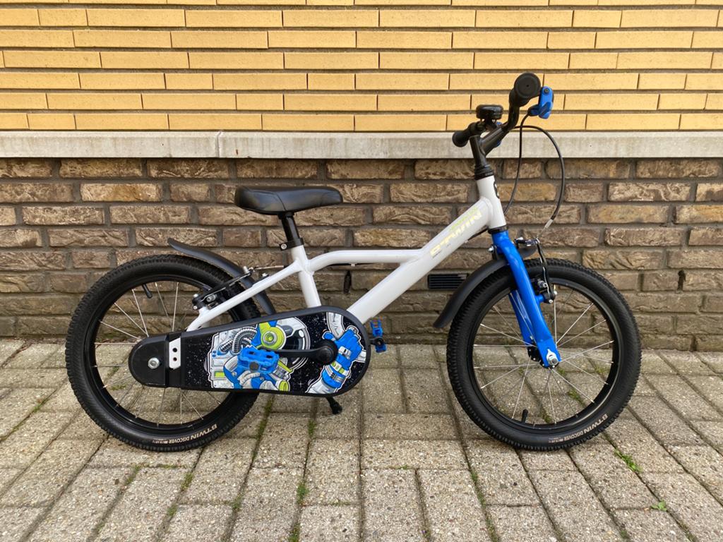 Btwin Astronaut 16 inch in nette staat, Ophalen, Zijwieltjes, 16 tot 20 inch, Velgrem