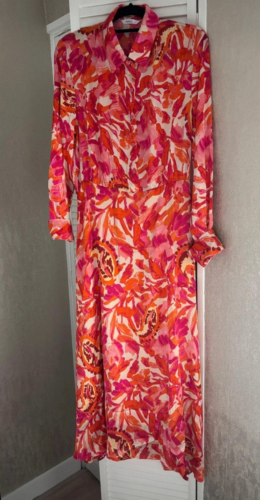 Rebelz prachtige jurk nieuw met kaartje!, Kleding | Dames, Ophalen of Verzenden, Zo goed als nieuw, Onder de knie