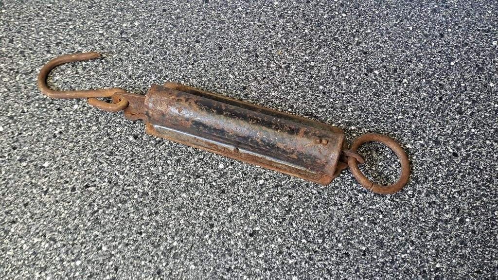 Antieke hangweegschaal, met een charmante roestige patina, Antiek en Kunst, Ophalen of Verzenden
