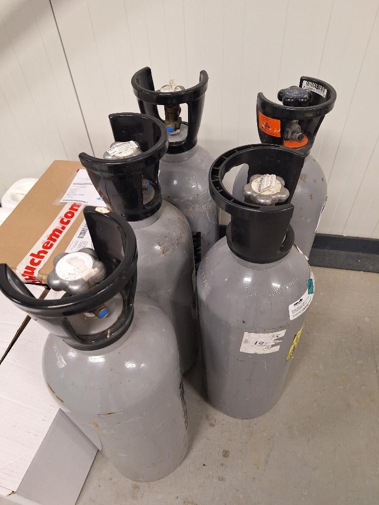 Koolzuurflessen 10 kg aangebroken, Ophalen, Zo goed als nieuw