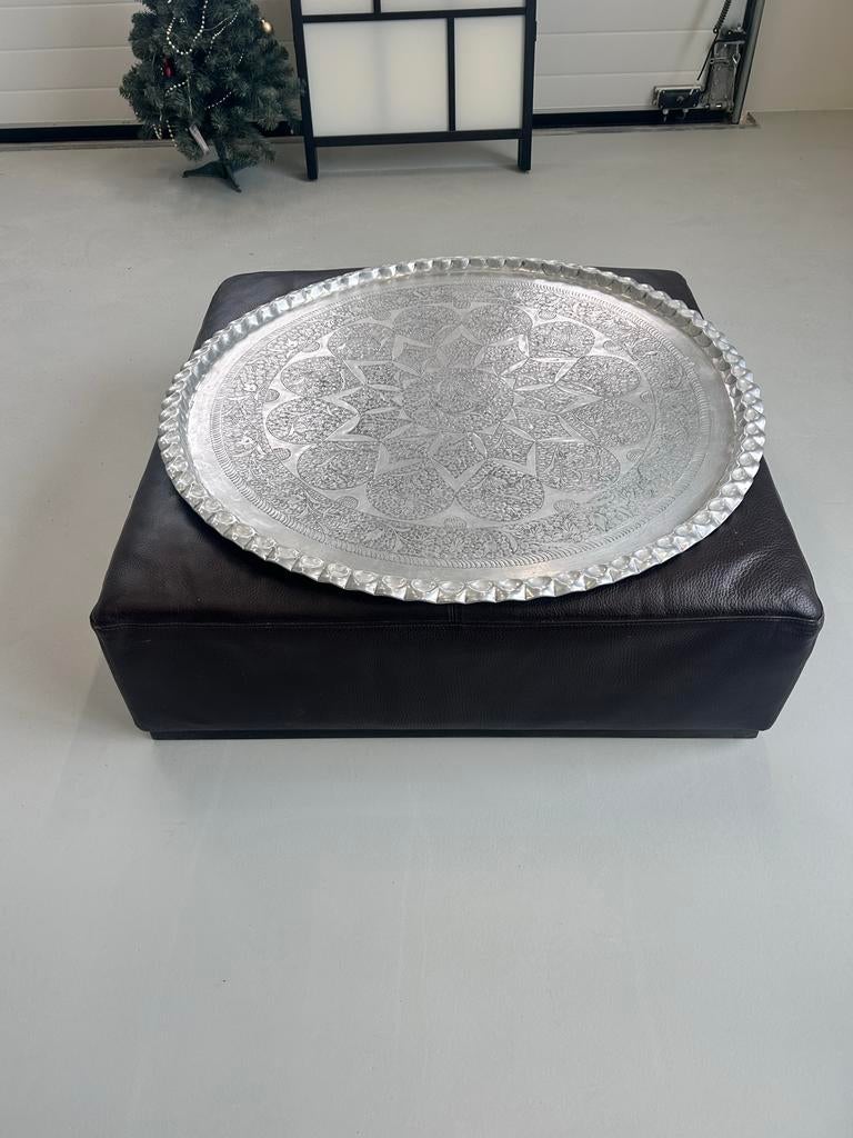 Poef van Natuzzi met dienblad, Ophalen, Gebruikt, Leer, 75 tot 100 cm