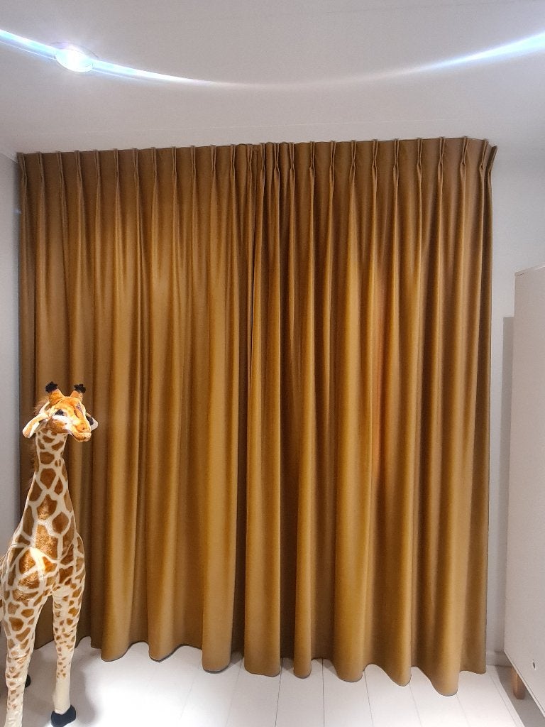Veneta overgordijn - Voltage Antiek + gordijnrails, Huis en Inrichting, Ophalen, Plooiafwerking, Overgordijn, 231 cm