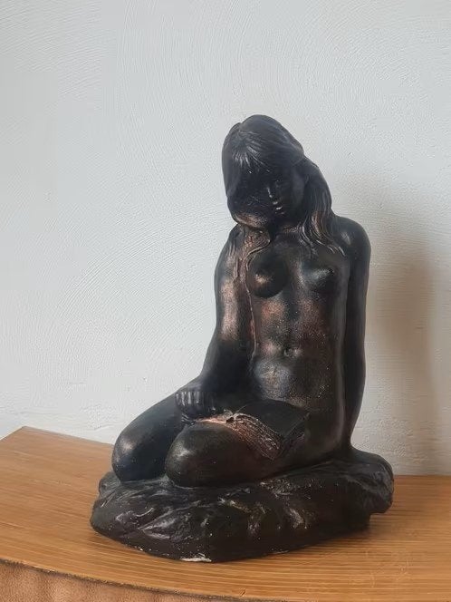 Zwaar Beeld jonge naakte vrouw met boek, Ophalen