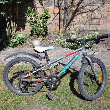 Cube Race 200 Kinderfiets - Perfect voor jonge avonturiers, Ophalen, 20 inch of meer, Gebruikt, Velgrem