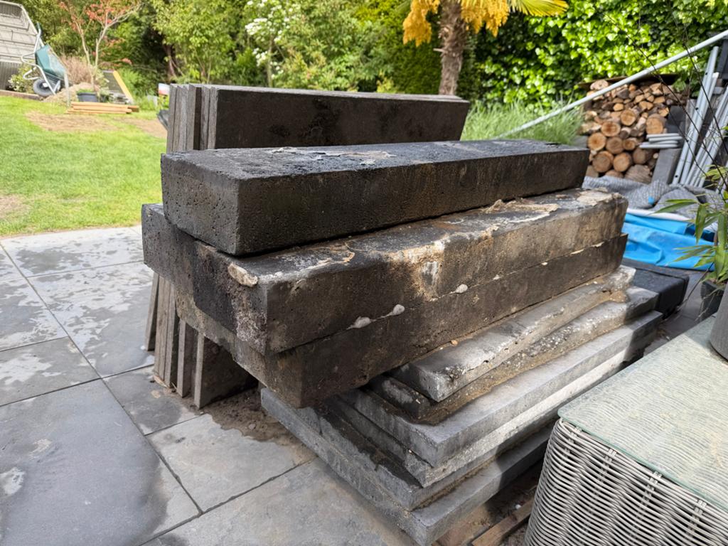 5 gratis betonnen bielzen, Tuin en Terras, Bielzen en Borders, Gebruikt, 100 tot 200 cm, Biels, Ophalen of Verzenden