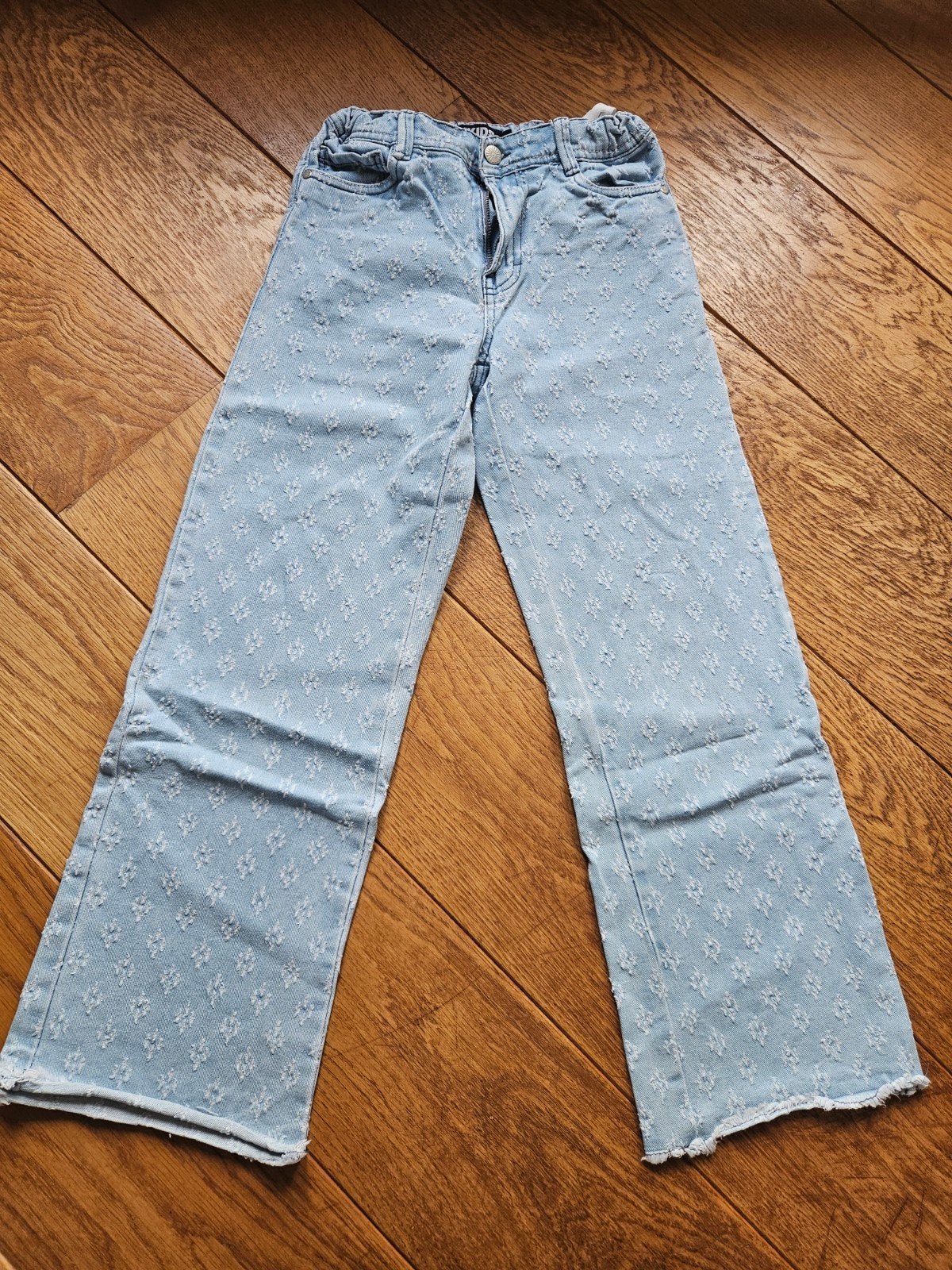 Leuke flared jeans met patroon - Europe Kids maat 146, Kinderen en Baby's, Kinderkleding | Maat 146, Broek, Gebruikt, Europe Kids
