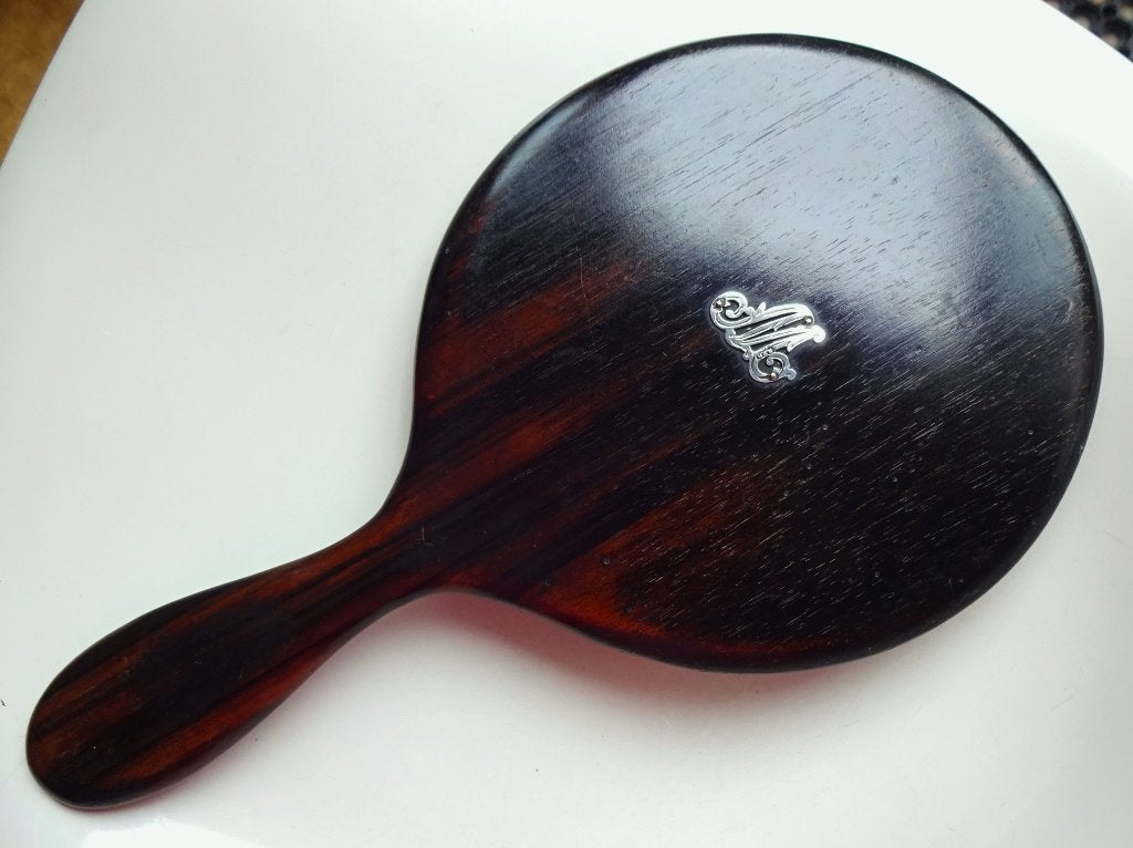 Edwardiaanse ebbenhouten handspiegel: zilveren initiaal 'M', Antiek en Kunst, Ophalen of Verzenden, Rond, Minder dan 50 cm, Minder dan 100 cm