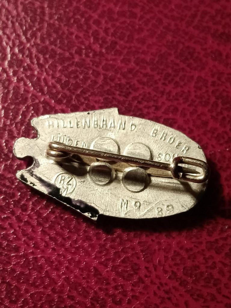 Hj sportspin 1939 maker Hillebrand&Broer, Ophalen of Verzenden, Duitsland, Lintje, Medaille of Wings