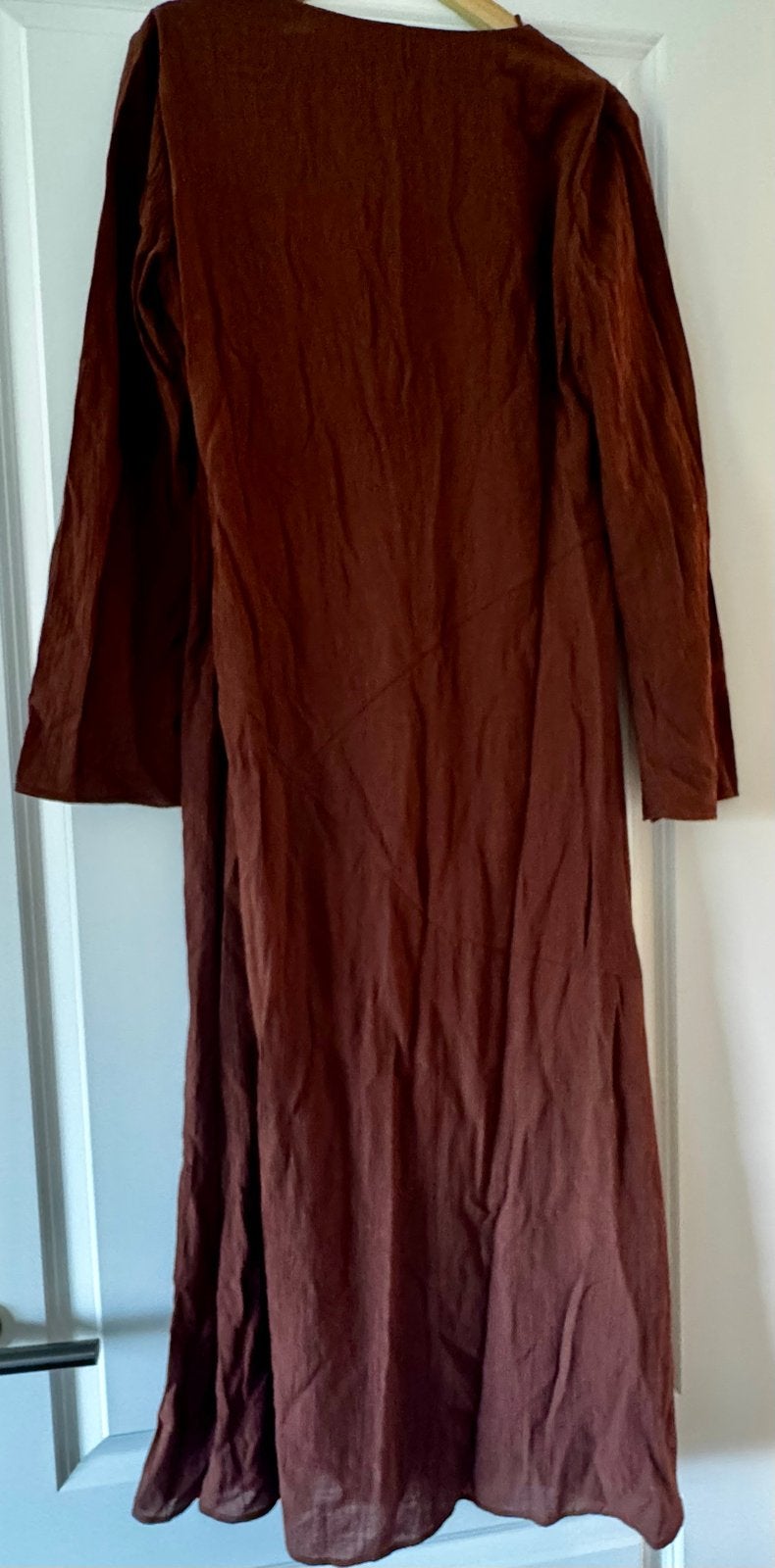 Zara Bruine Maxi Jurk met Lange Mouwen en V-hals, Kleding | Dames, Jurken, Bruin, Maat 42/44 (L), Ophalen of Verzenden, Zo goed als nieuw