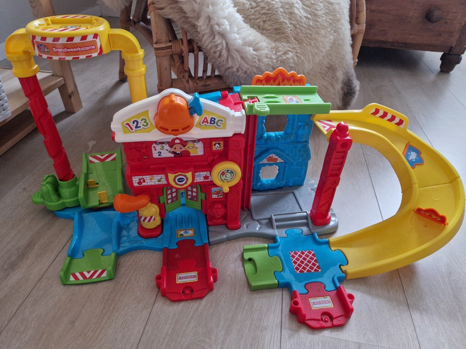 Vtech toet toet auto garage, Ophalen, Zo goed als nieuw