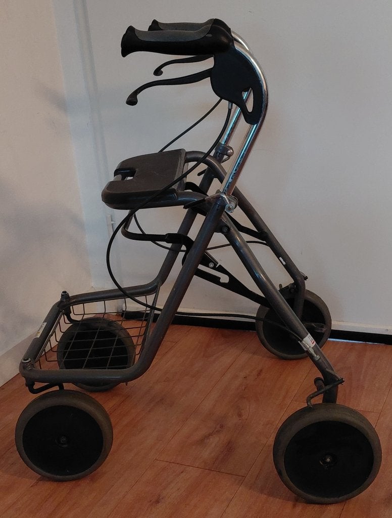 Rollator Merk: Fellow Roll ( 8.2 kg ), Diversen, Ophalen of Verzenden, Lichtgewicht, Gebruikt