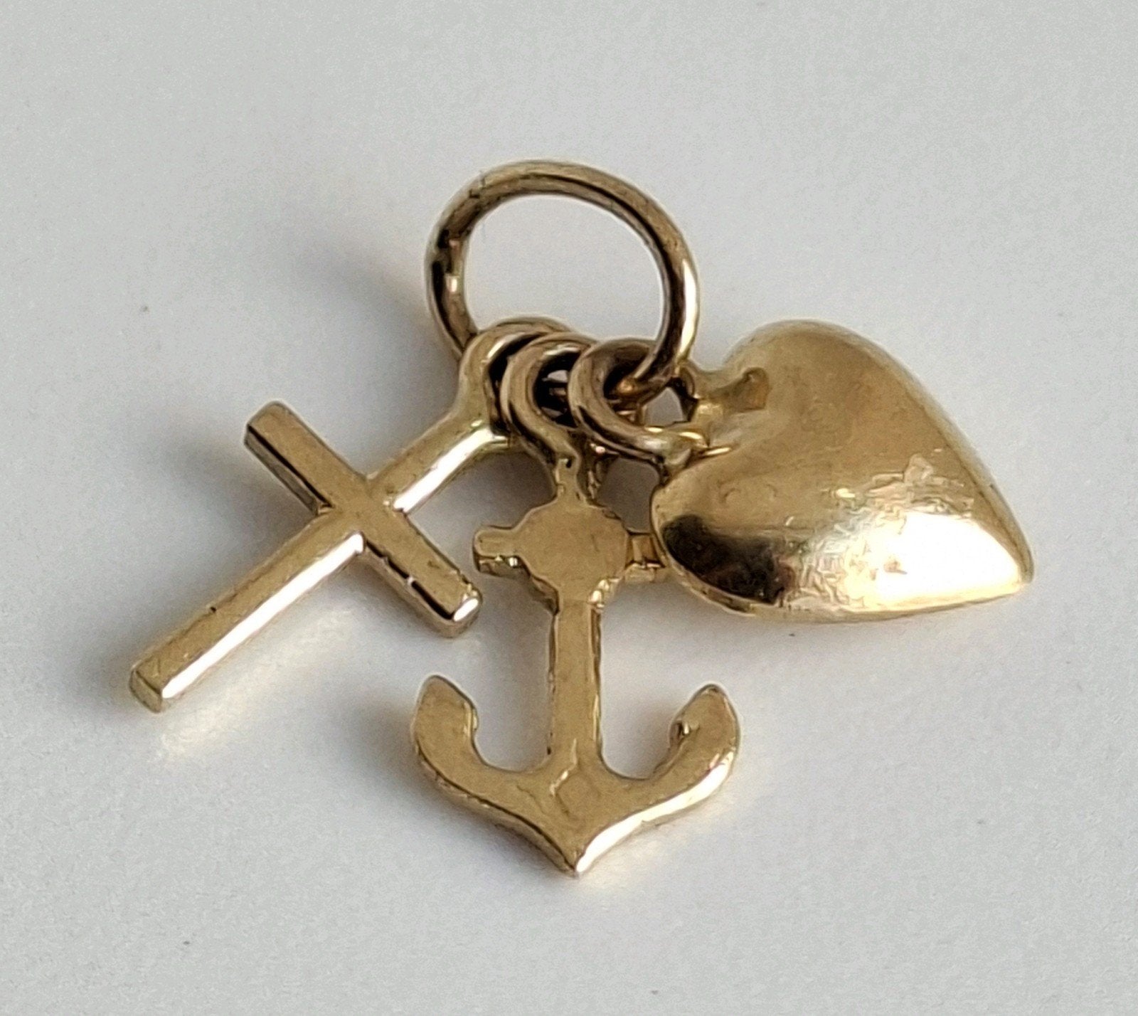 14 karaat gouden kettinghanger geloof hoop en liefde, Ophalen of Verzenden, Goud, Goud, Kruis of Symbool