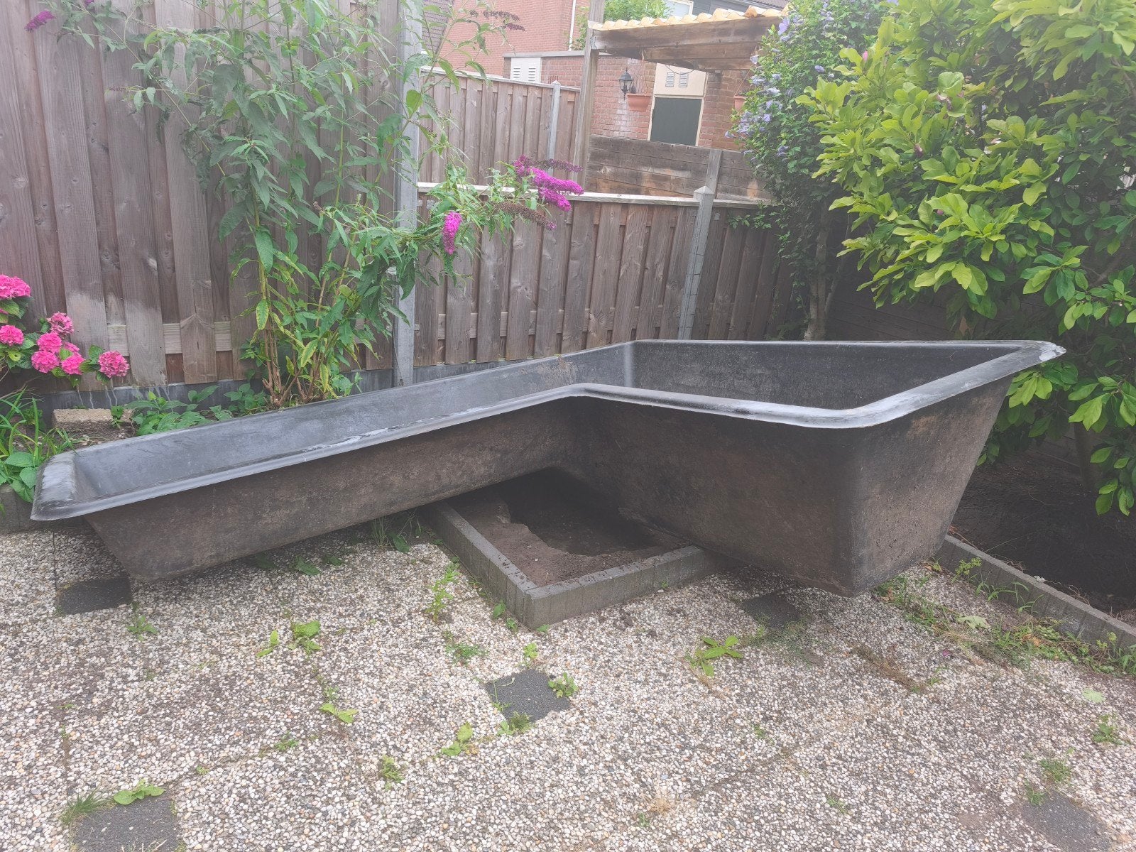 Tot 14/7 Gratis L-vormige 2.20x2.70x1.0m vijverbak voor tuin, Ophalen, Gebruikt