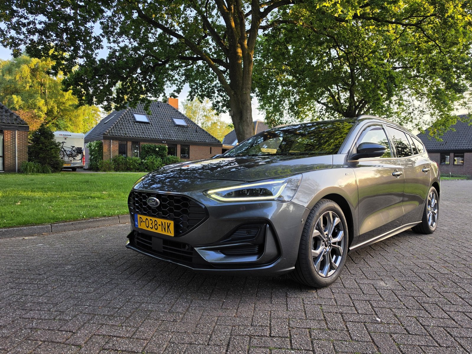 Ford Focus 1.5 Ecoblue 120pk Aut model 2023 Grijs, 4 cilinders, Leder en Stof, Origineel Nederlands, Stationwagon