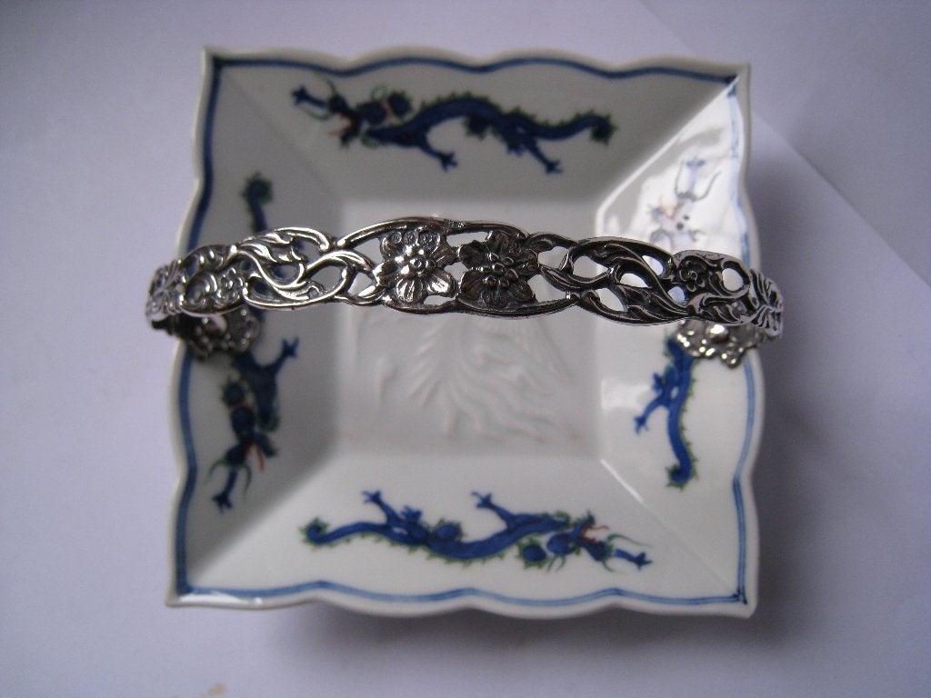 ANTIEKE CHINESE SCHAAL m. ZILVEREN BEUGEL  70,-, Verzenden