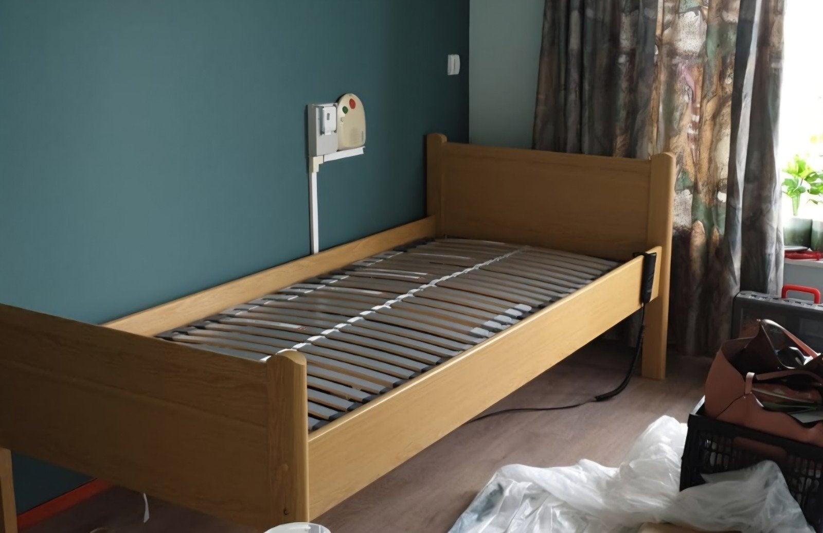 Elektrische lattenbodem 90x200, verstelbare hoogte, Ophalen, 90 cm, Eenpersoons, Zo goed als nieuw