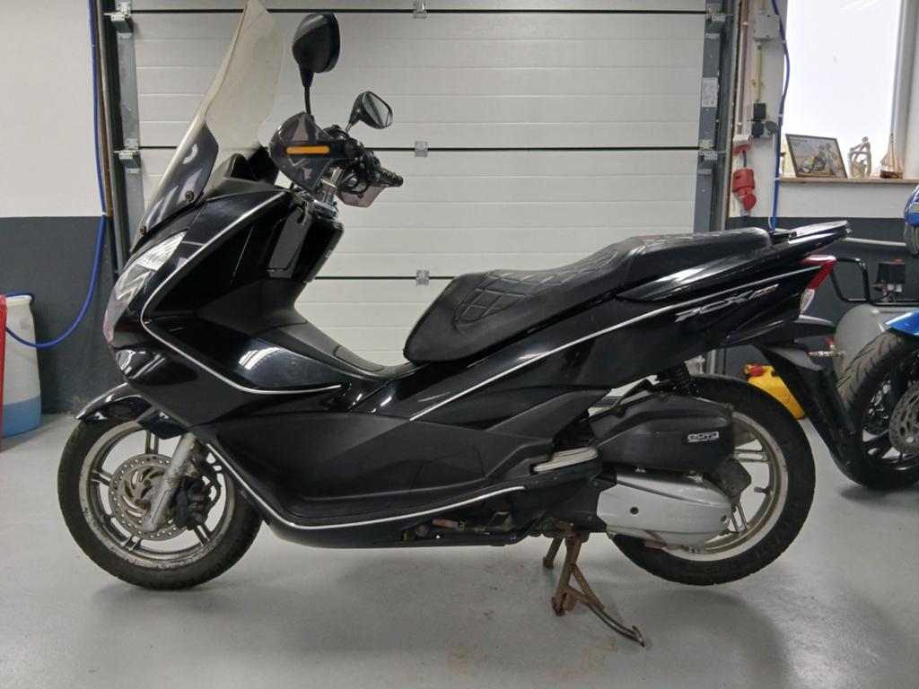 Honda PCX 150 . 2014 . Nw type . Nette staat . Zwart ., Motoren, Motoren | Honda, Scooter, Automaat, 150 cc, 1 cilinder