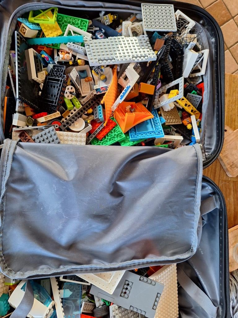 Koffer vol met lego, Ophalen, Zo goed als nieuw