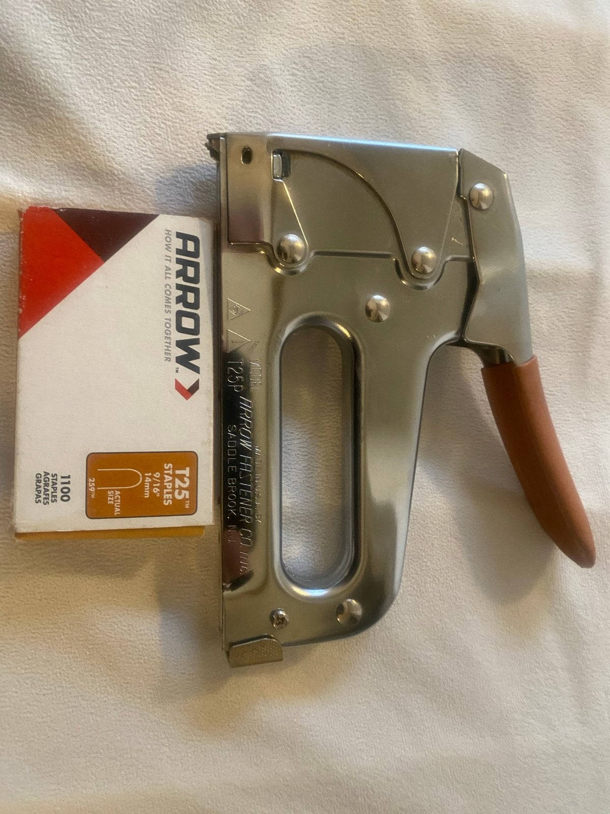 Arrow T25P tacker met nietjes, Ophalen of Verzenden, Gebruikt, Tacker/nietmachine, Overige merken