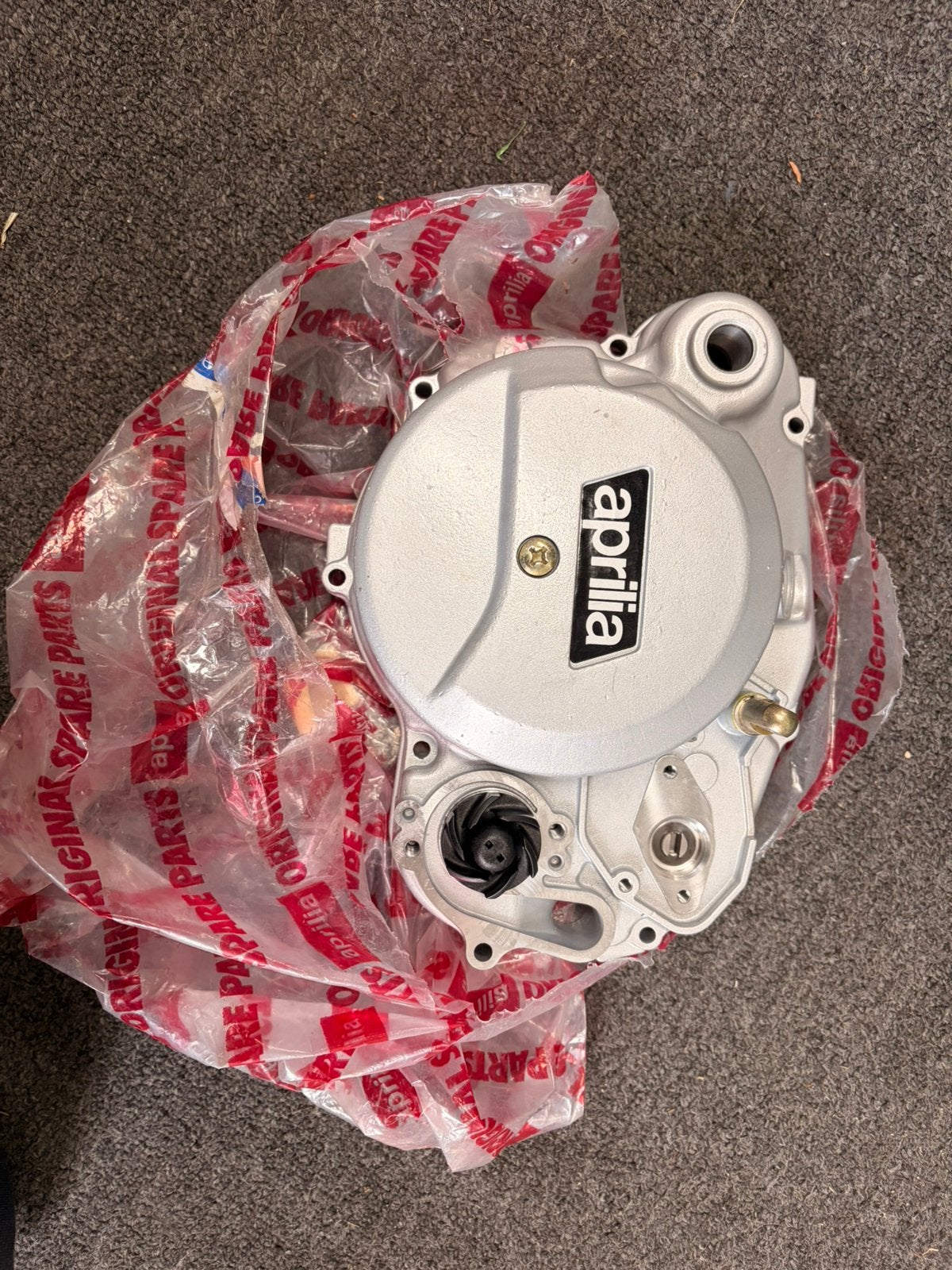 NOS Koppelingsdeksel Aprilia rs50 extrema, Fietsen en Brommers, Brommeronderdelen | Algemeen, Ophalen of Verzenden, Nieuw
