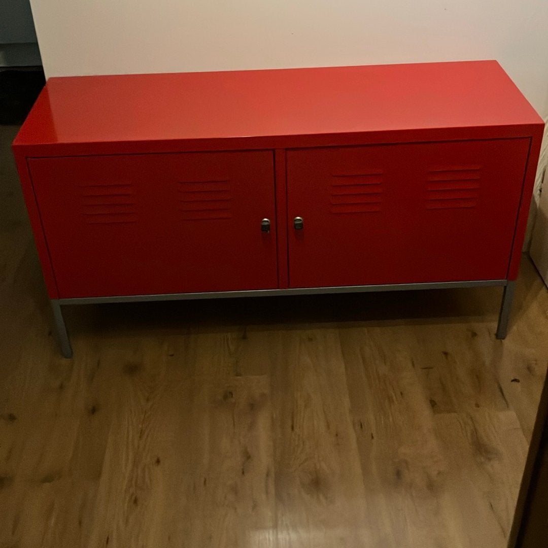 Ikea PS locker kast rood, Ophalen, Zo goed als nieuw, Industriele stoere look in gedurfd rood metaal.