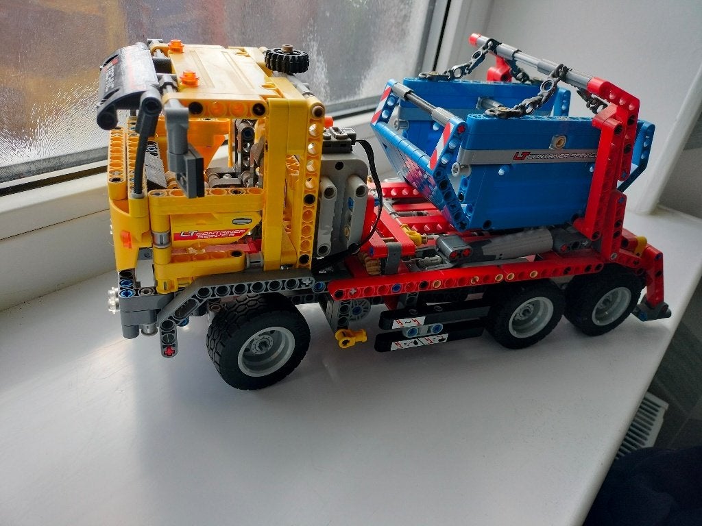 Lego Technic Vrachtwagen met container, Ophalen, Lego, Zo goed als nieuw, Complete set