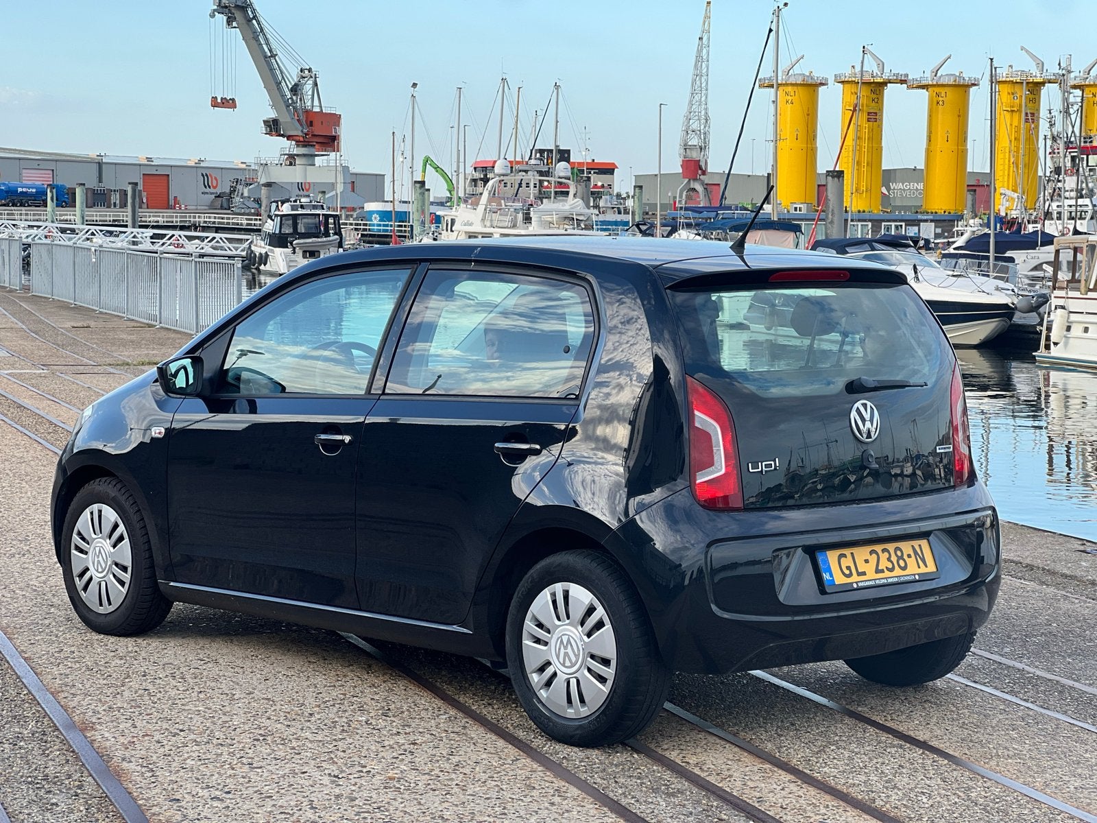 Volkswagen up! 1.0 move up 60PK 5-DRS 2015 Zwart Airco Nap, Auto's, Voorwielaandrijving, Up!, 840 kg, 4 stoelen