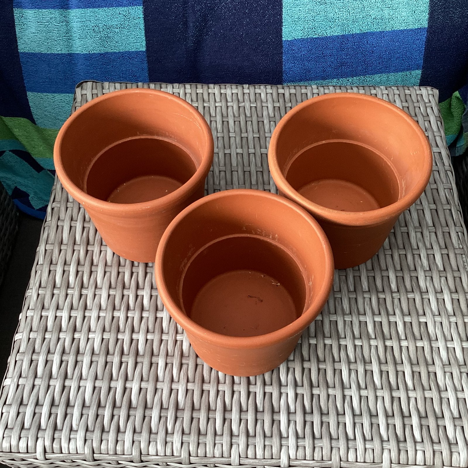 3 terracotta bloempotjes voor 2.00, Ophalen, Gebruikt, Rond, Minder dan 40 cm