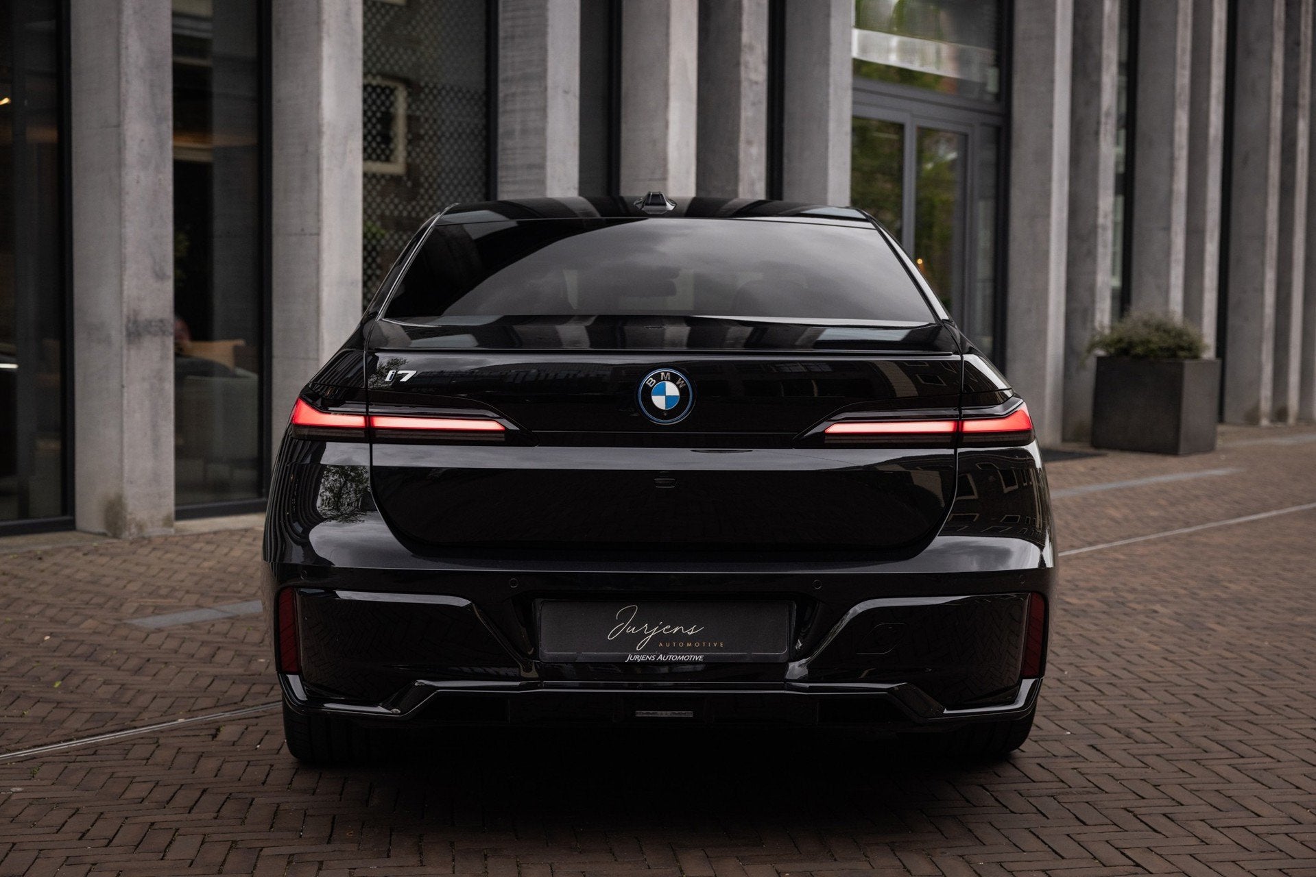 BMW I7 eDrive50 106kWh M Sport (455pk) Lage KM - Fabrieksgar, Auto's, Automaat, Achterwielaandrijving, Gebruikt, Zwart