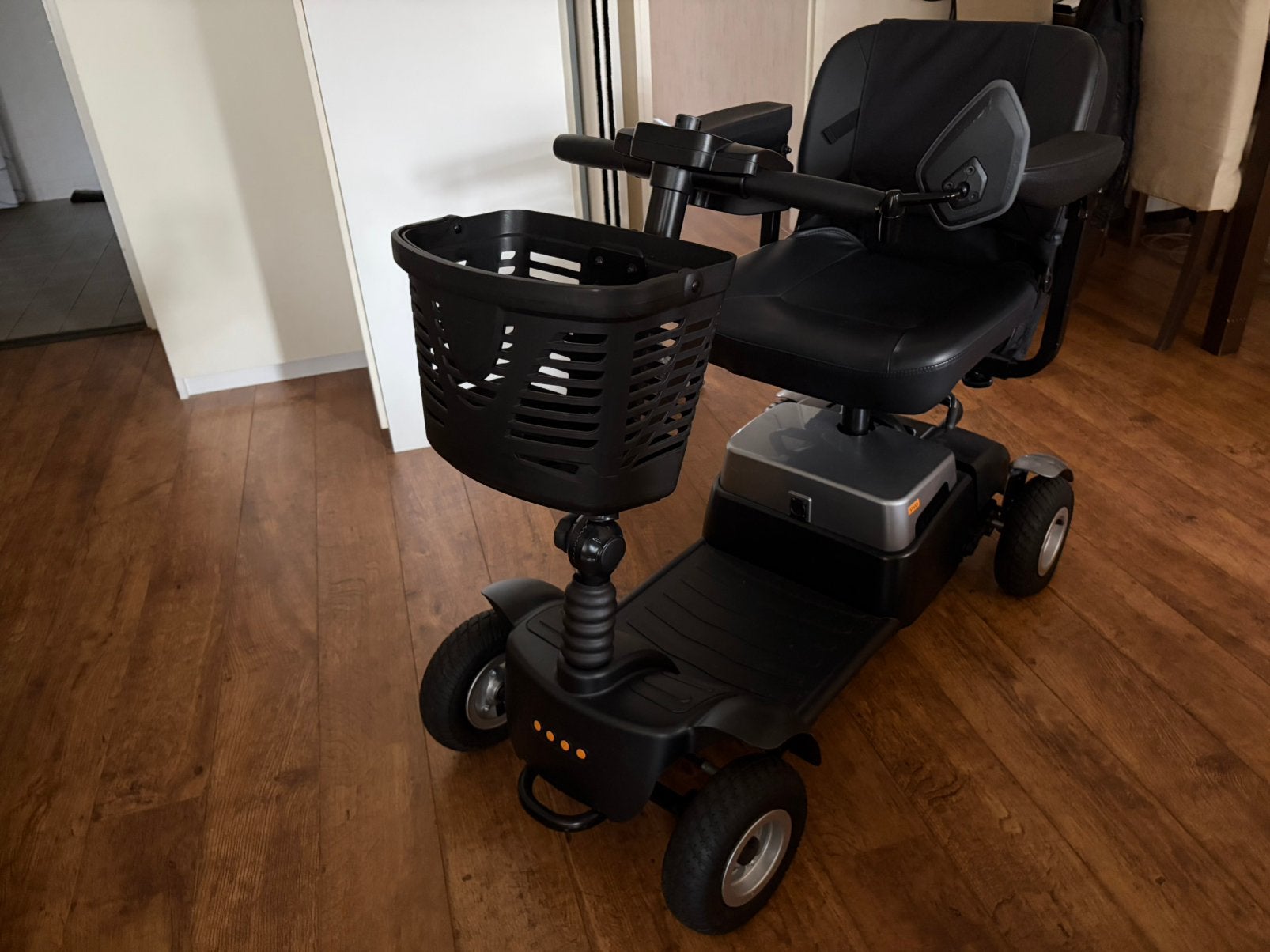 scootmobiel Vivo 4, Ophalen, Zo goed als nieuw, 10 km/u of minder