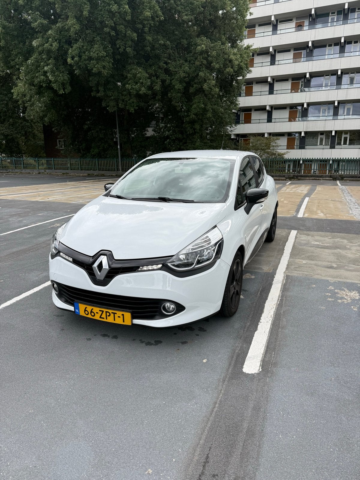 Renault Clio Energy TCe 90pk S&S Eco2 2013 Wit, Auto's, Voorwielaandrijving, 898 cc, Stof, Zwart