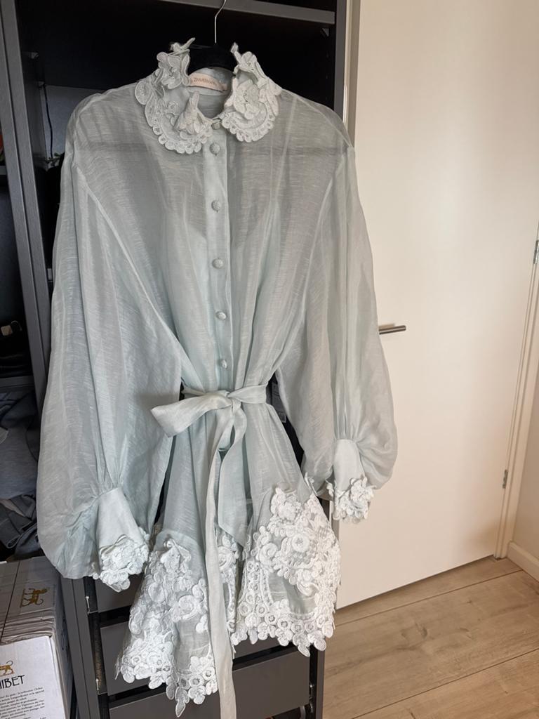 Zimmermann jurk met kanten details en ceintuur, Kleding | Dames, Jurken, Blauw, Ophalen of Verzenden, Zo goed als nieuw, Maat 36 (S)