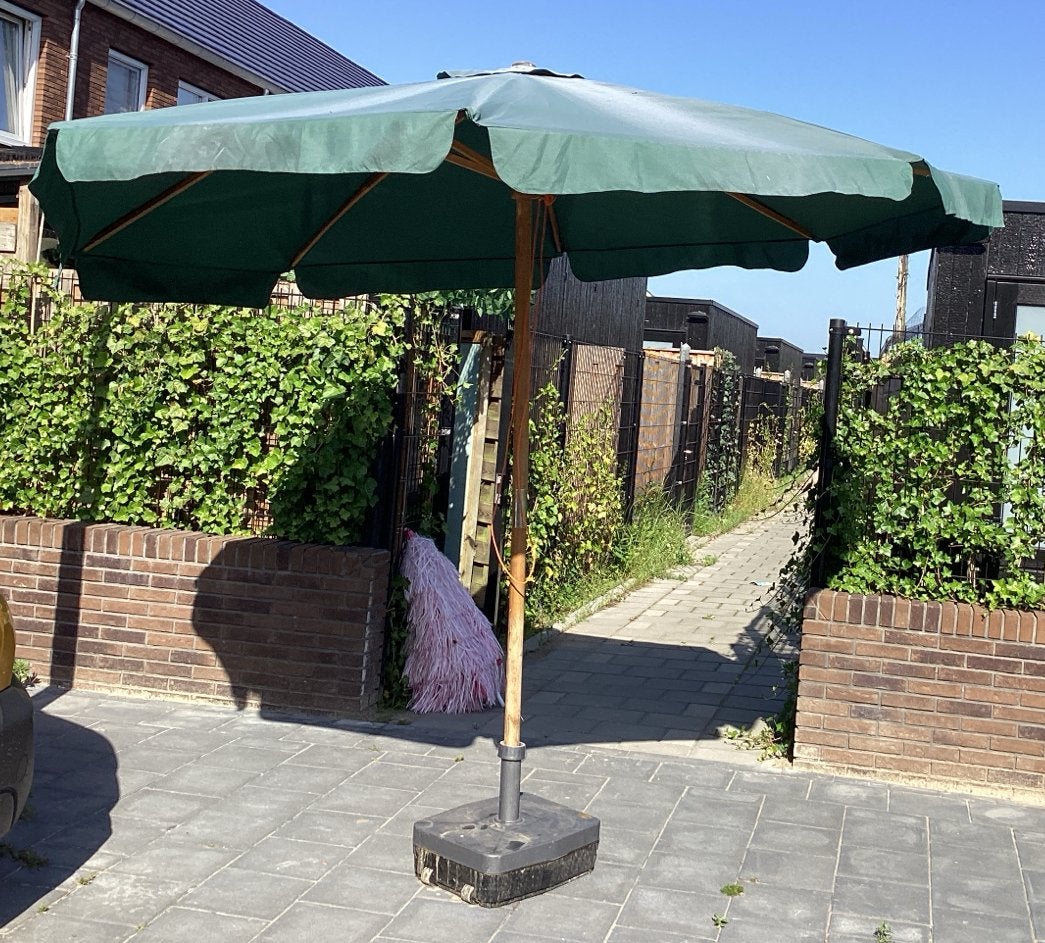 Groene parasol met houten frame, Ophalen, Gebruikt, 2 tot 3 meter, Stokparasol