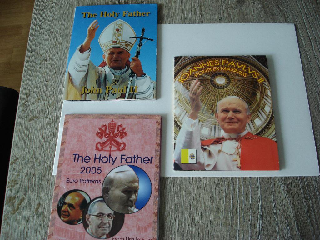 VATICAAN 2004-2005 PATTERN SETS  3 X  THE HOLY FATHER, Postzegels en Munten, Munten | Europa | Euromunten, Ophalen of Verzenden