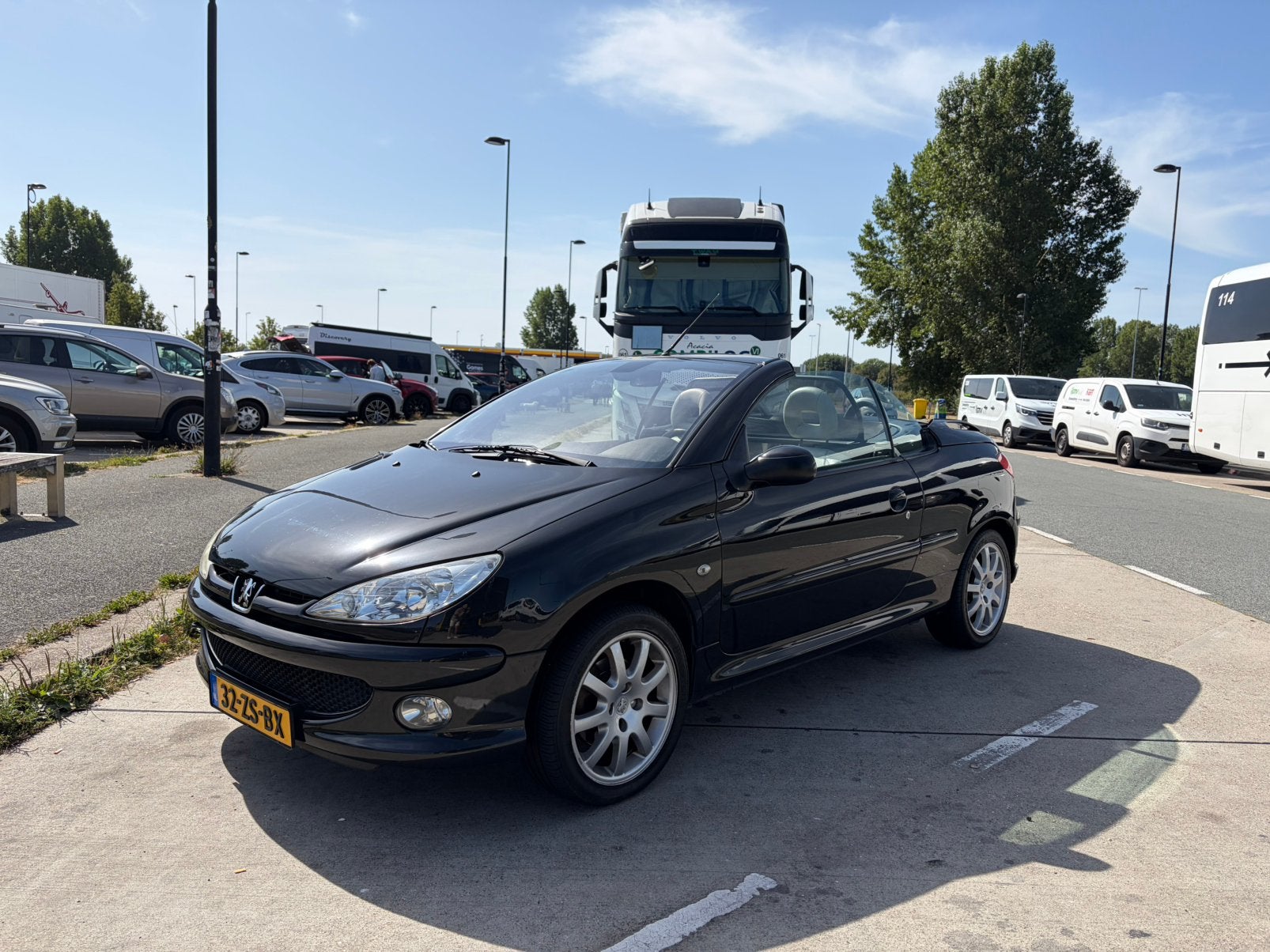 Peugeot 206 CC 2.0 136pk | Airco | Elektrisch dak | APK 2027, 136 pk, Beige, 4 cilinders, Cabriolet