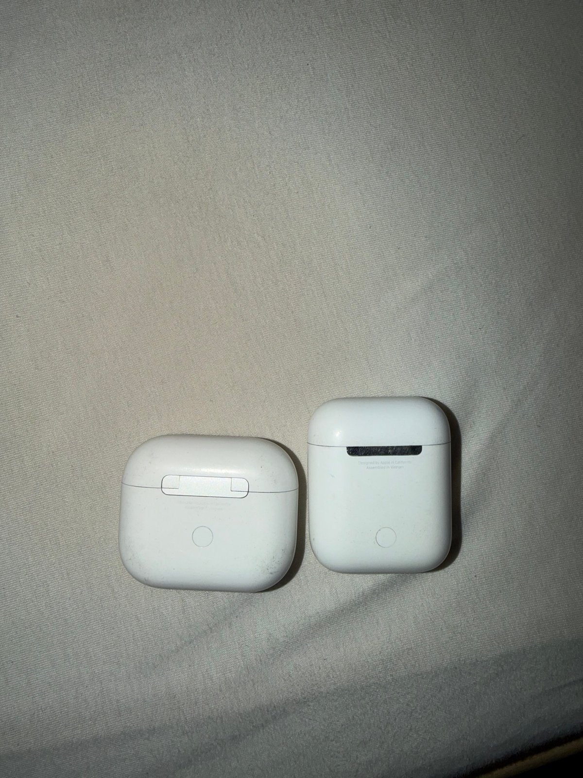 Apple AirPods (2e en 3e generatie) - Oplaadcases en oortjes, In-ear, Gebruikt, Bluetooth, Ophalen of Verzenden