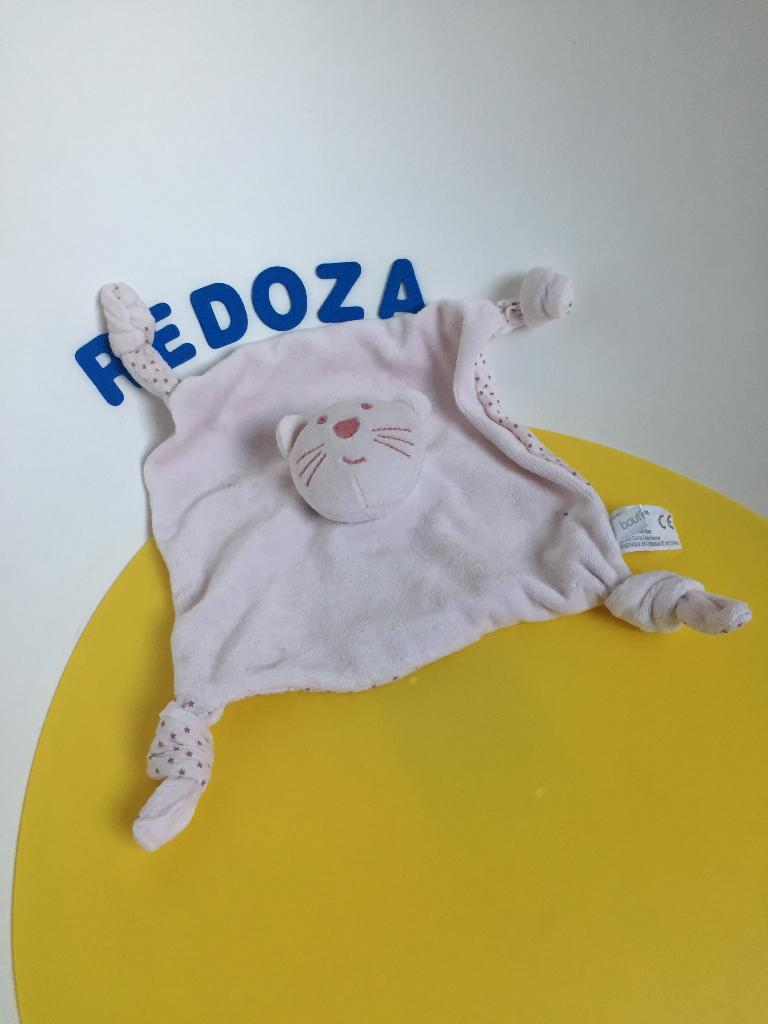 738 bout'chou doekje poes roze, Ophalen of Verzenden, Zo goed als nieuw