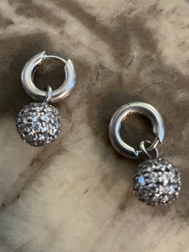Zilveren Oorbellen (Ti Sento) met zirkonia Ballen, Met kristal, Hangers, Ophalen of Verzenden, Zo goed als nieuw