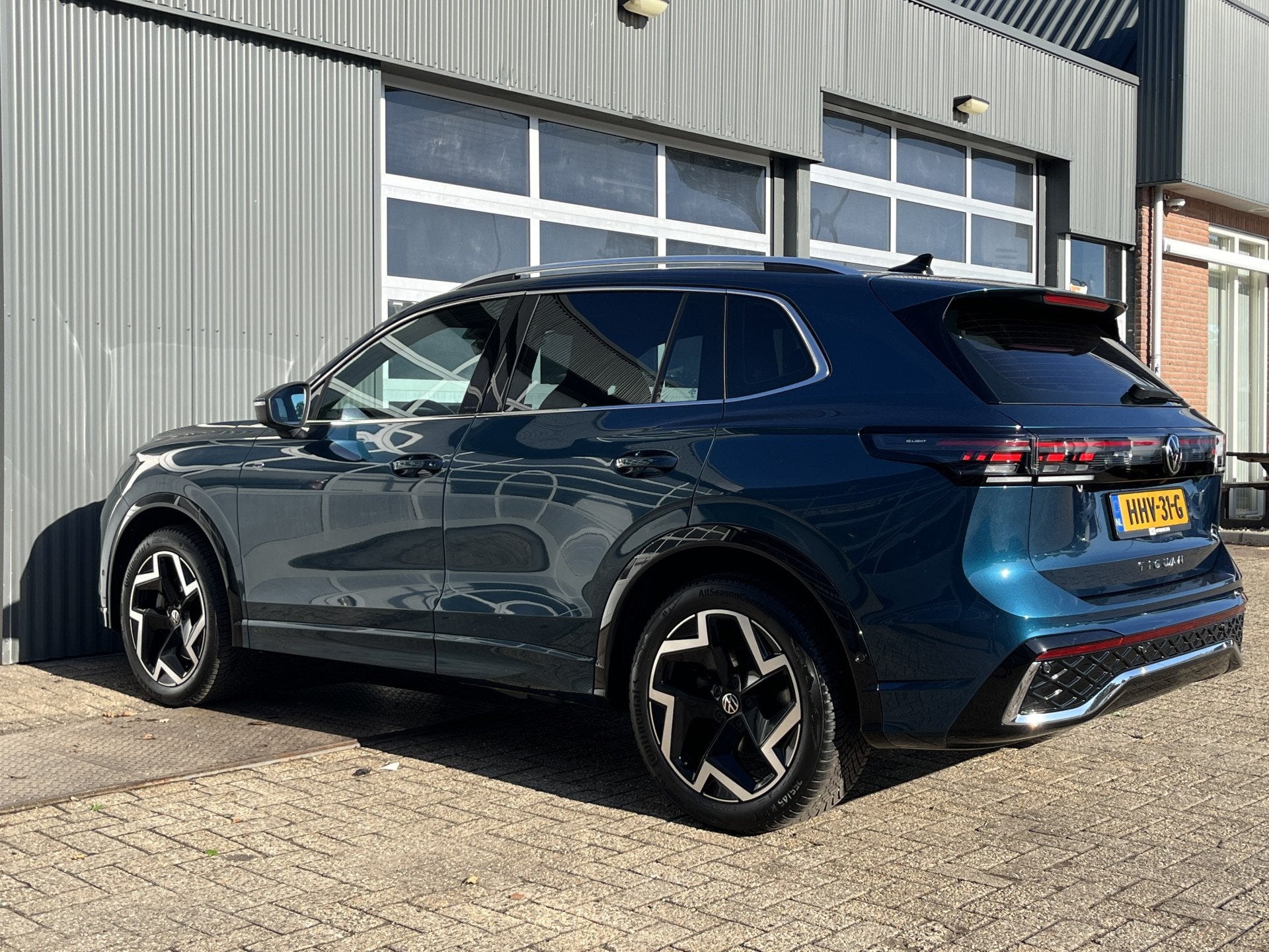 Volkswagen Tiguan 2.0 TDI R-Line Stoelverwarming Massage App, Auto's, Automatische klimaatregeling, Stof, Gebruikt, Blauw