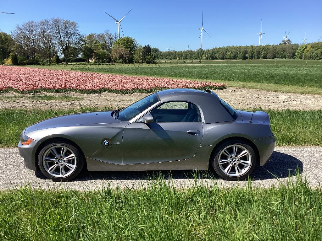 BMW Z4 2.5 I Roadster AUT 2004 Grijs + Hardtop in kleur, Automaat, Achterwielaandrijving, Cabriolet, 75 €/maand