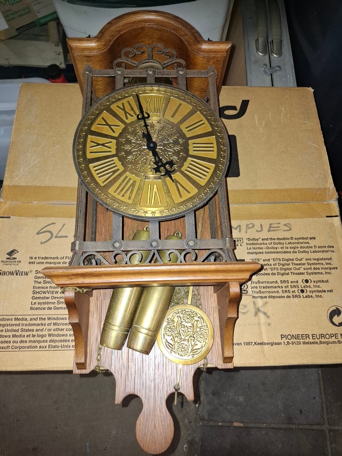 Antieke Hermle Wandklok met Slagwerk en Slinger, Antiek en Kunst, Antiek | Klokken, Ophalen of Verzenden