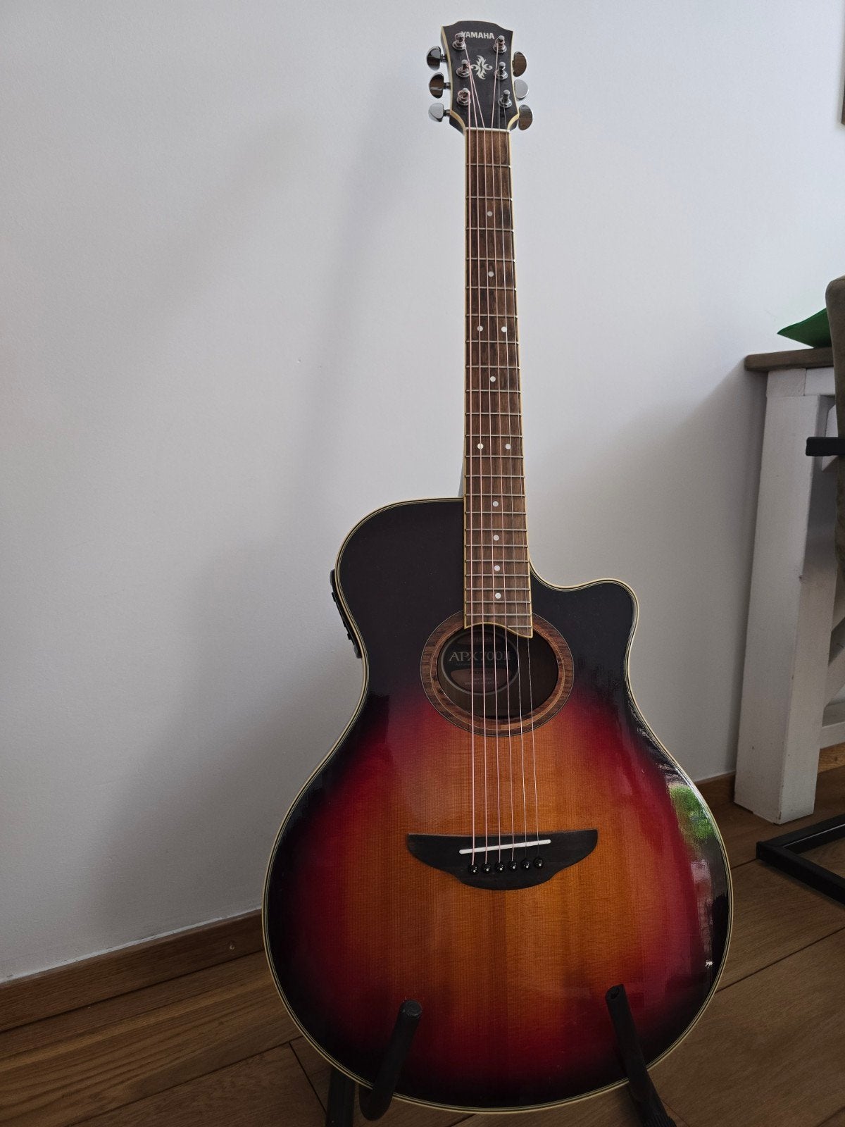 Ruilen: Yamaha APX 700II VS Westerngitaar met element, Ophalen, Zo goed als nieuw, Western- of Steelstringgitaar, Met (piezo-)element