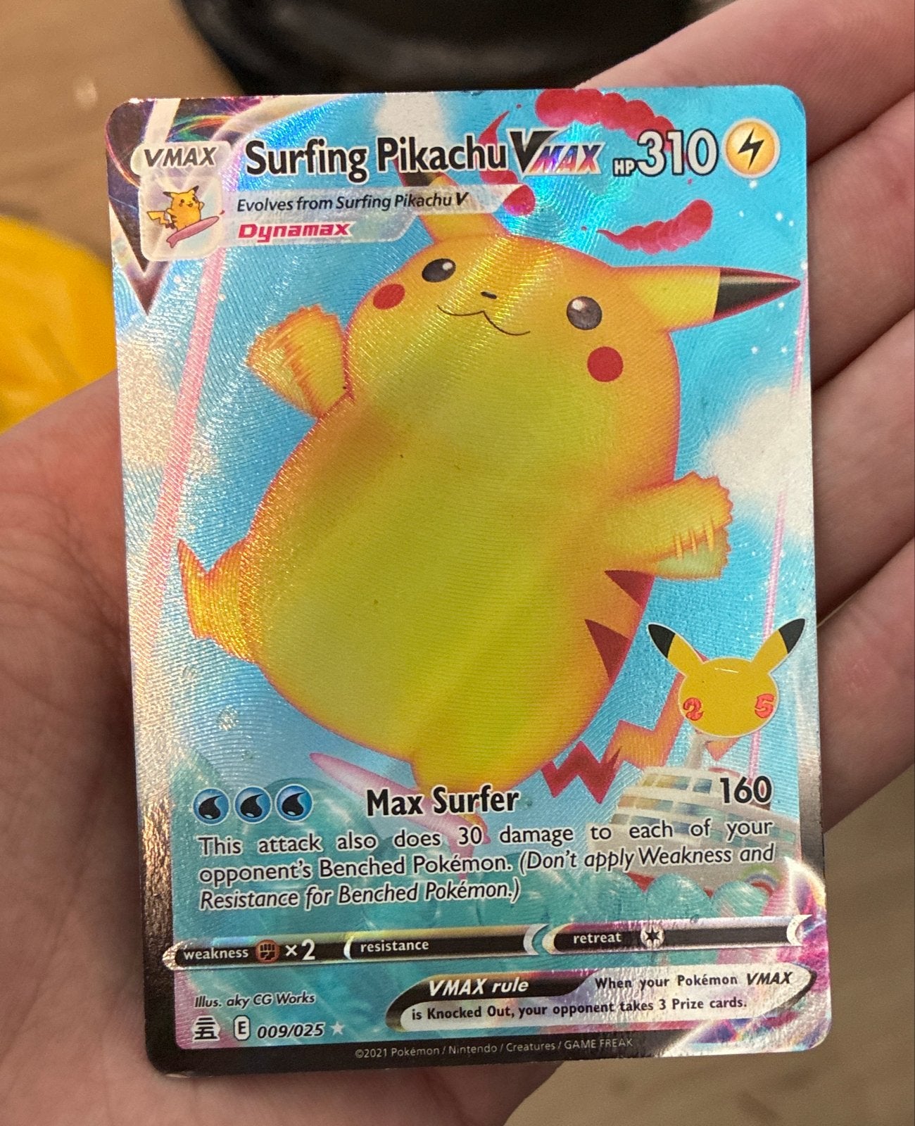 Surfing Pikachu VMAX Pokémon Kaart - Celebrations 009/025, Ophalen of Verzenden, Zo goed als nieuw, Losse kaart, Foil