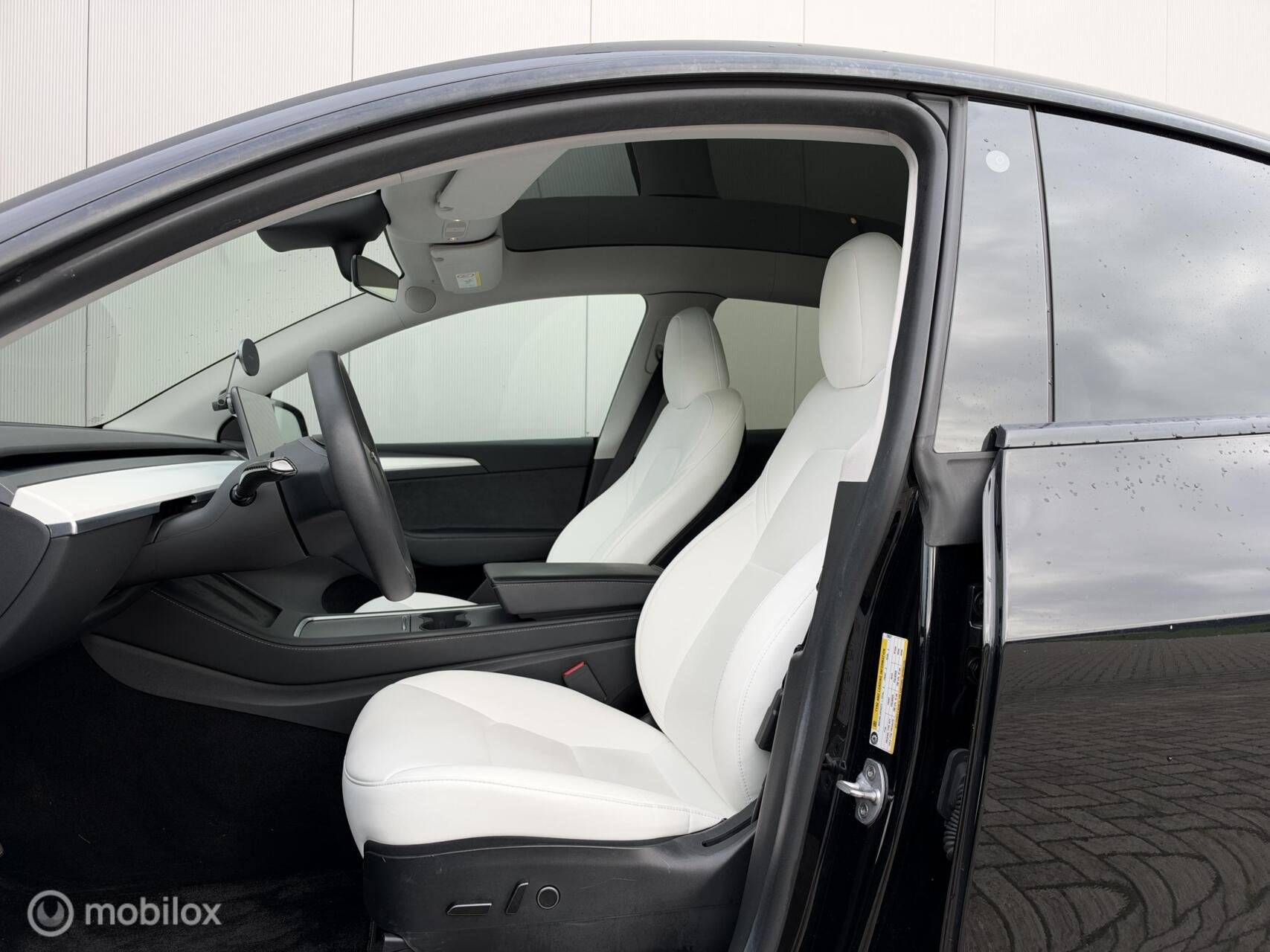 Foto 18 van Tesla Model Y Standard Range LFP | wit interieur | SOH 94%
