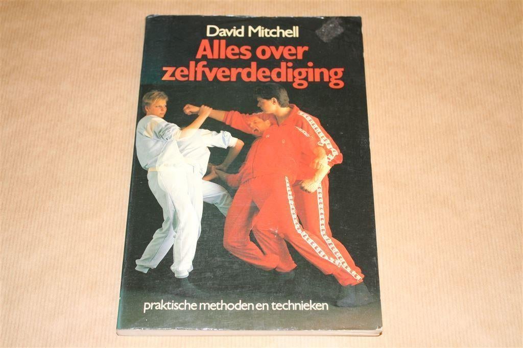 Alles over zelfverdediging. Praktische methoden, technieken., Boeken, Ophalen of Verzenden, Gelezen, Watersport en Hengelsport