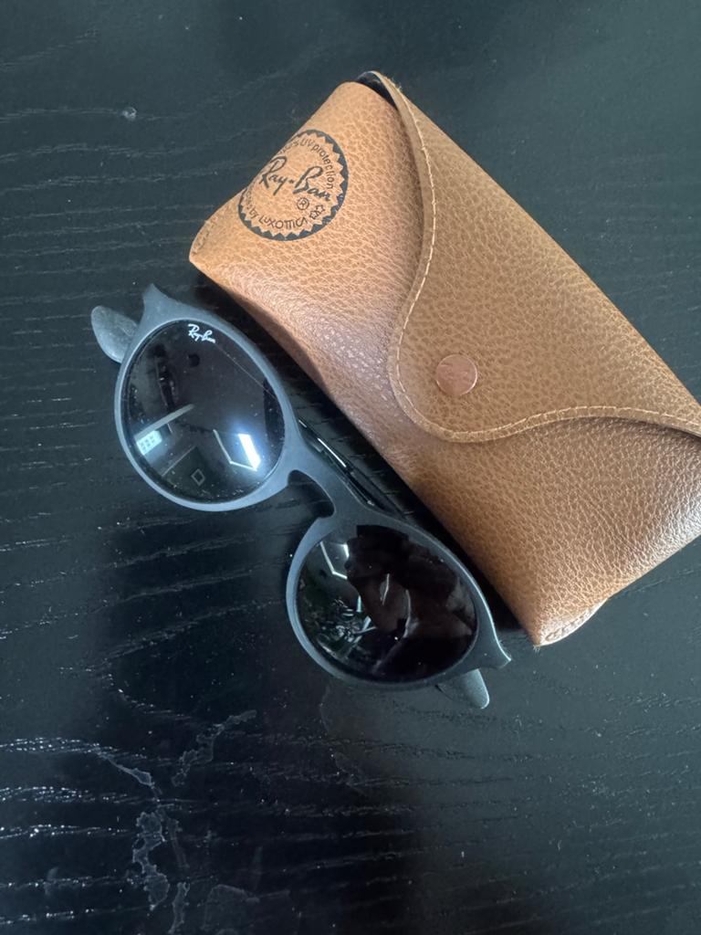 Ray-Ban RB 4243 Zonnebril - Zwart, Zo goed als nieuw, Zonnebril, Zwart, Ophalen of Verzenden, Zo goed als nieuw